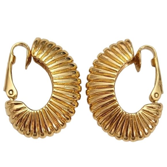 Trifari Crown Over T Gold Tone Shrimp Half Hoop Clip On Earrings, Signed E149 - Picture 1 of 10